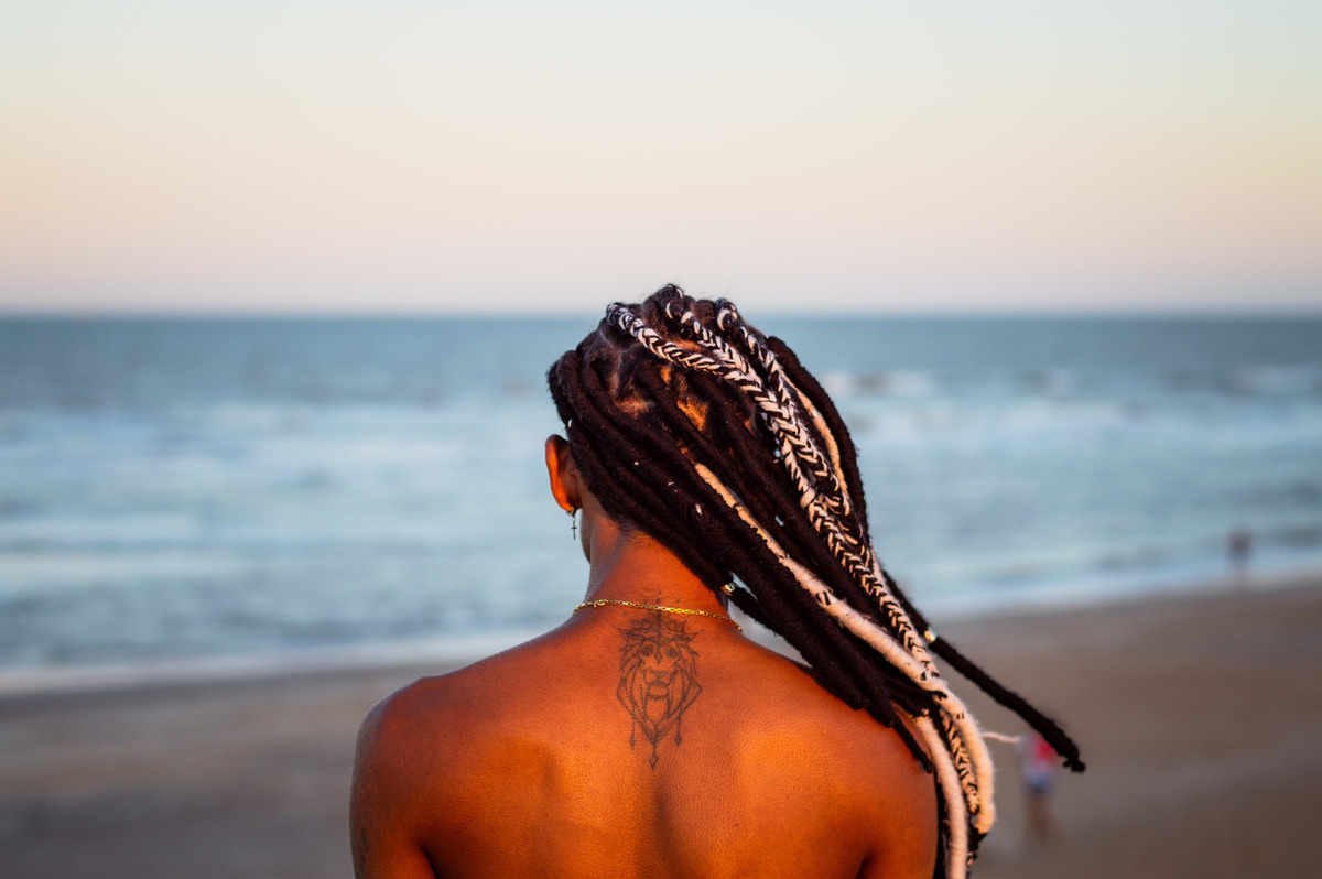 Ensaio masculino externo em São Mateus, ensaio na igreja velha, ensaio masculino urbano, ensaio masculino na praia, ilha de guriri es, ensaio praiano, fotógrafo ilha de guriri es, fotógrafo em São Mateus ES, Shanti Amaral Fotografia.