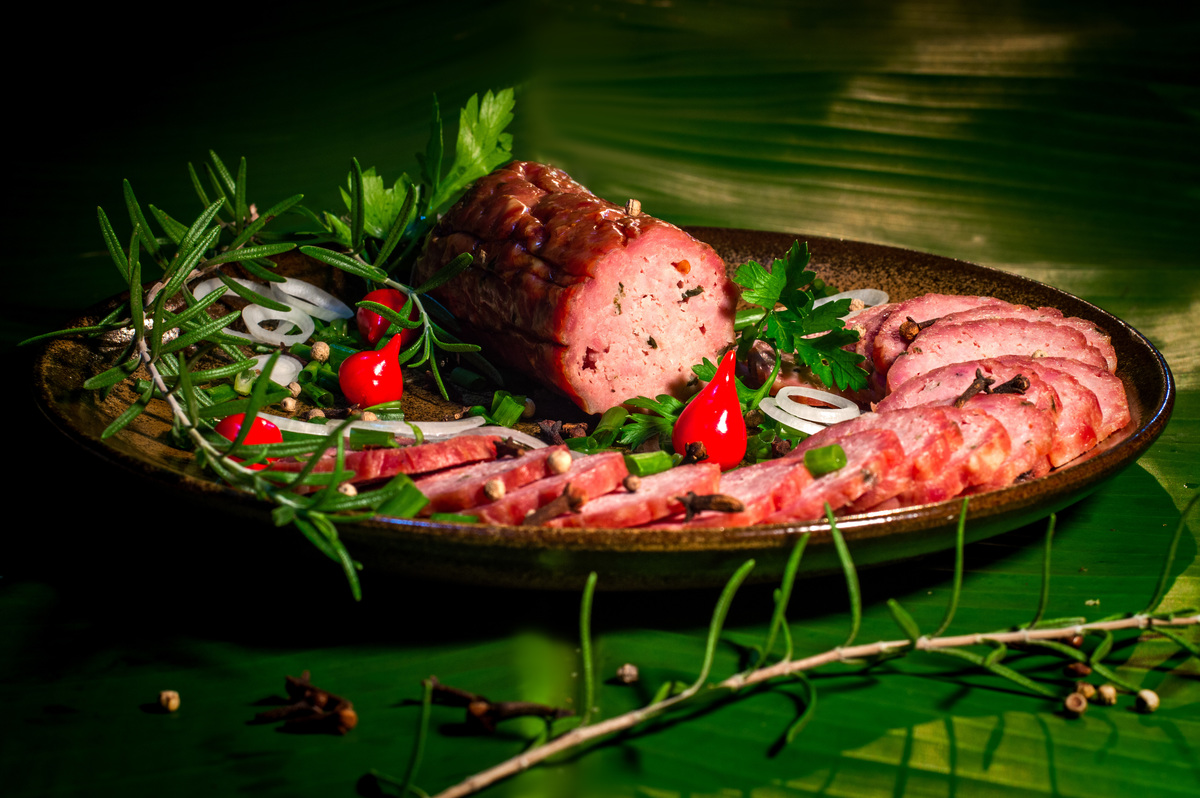 Fotógrafo de alimentos em Governador Valadares MG, fotógrafo gastronômico, fotografo de comida, fotografo de alimento em São Mateus ES, linguiça artesanal, comida de boteco, mandioquinha frita, amendoim temperado, Agência Cricaré, Shanti Rabelo.