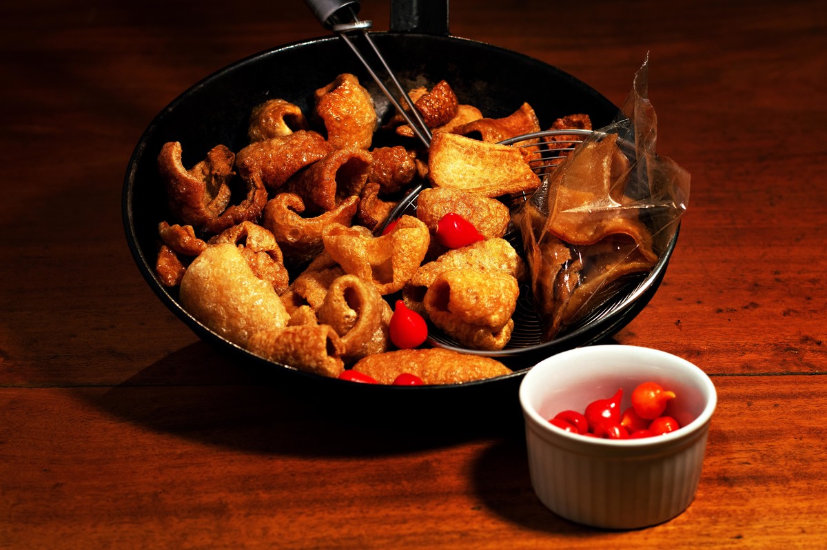 Fotógrafo de alimentos em Governador Valadares MG, fotógrafo gastronômico, fotografo de comida, fotografo de alimento em São Mateus ES, linguiça artesanal, comida de boteco, mandioquinha frita, amendoim temperado, Agência Cricaré, Shanti Rabelo.