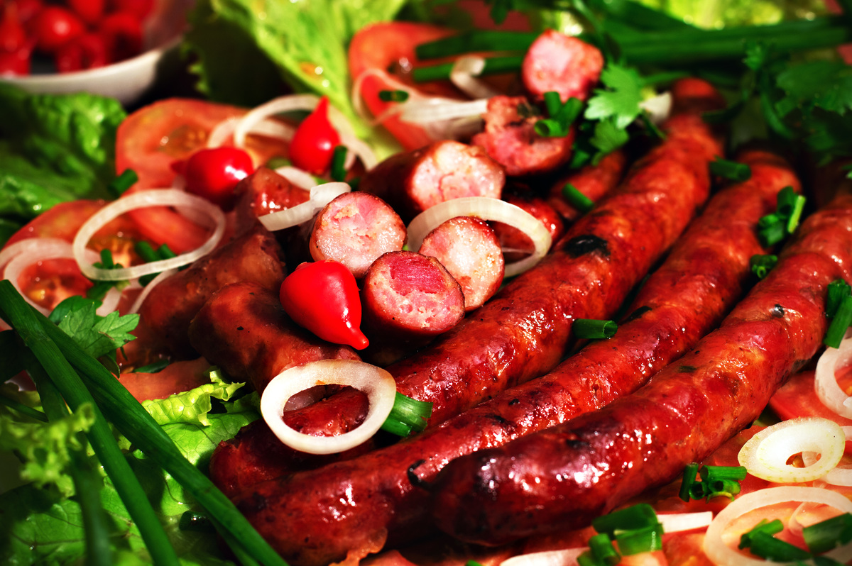 Fotógrafo de alimentos em Governador Valadares MG, fotógrafo gastronômico, fotografo de comida, fotografo de alimento em São Mateus ES, linguiça artesanal, comida de boteco, mandioquinha frita, amendoim temperado, Agência Cricaré, Shanti Rabelo.