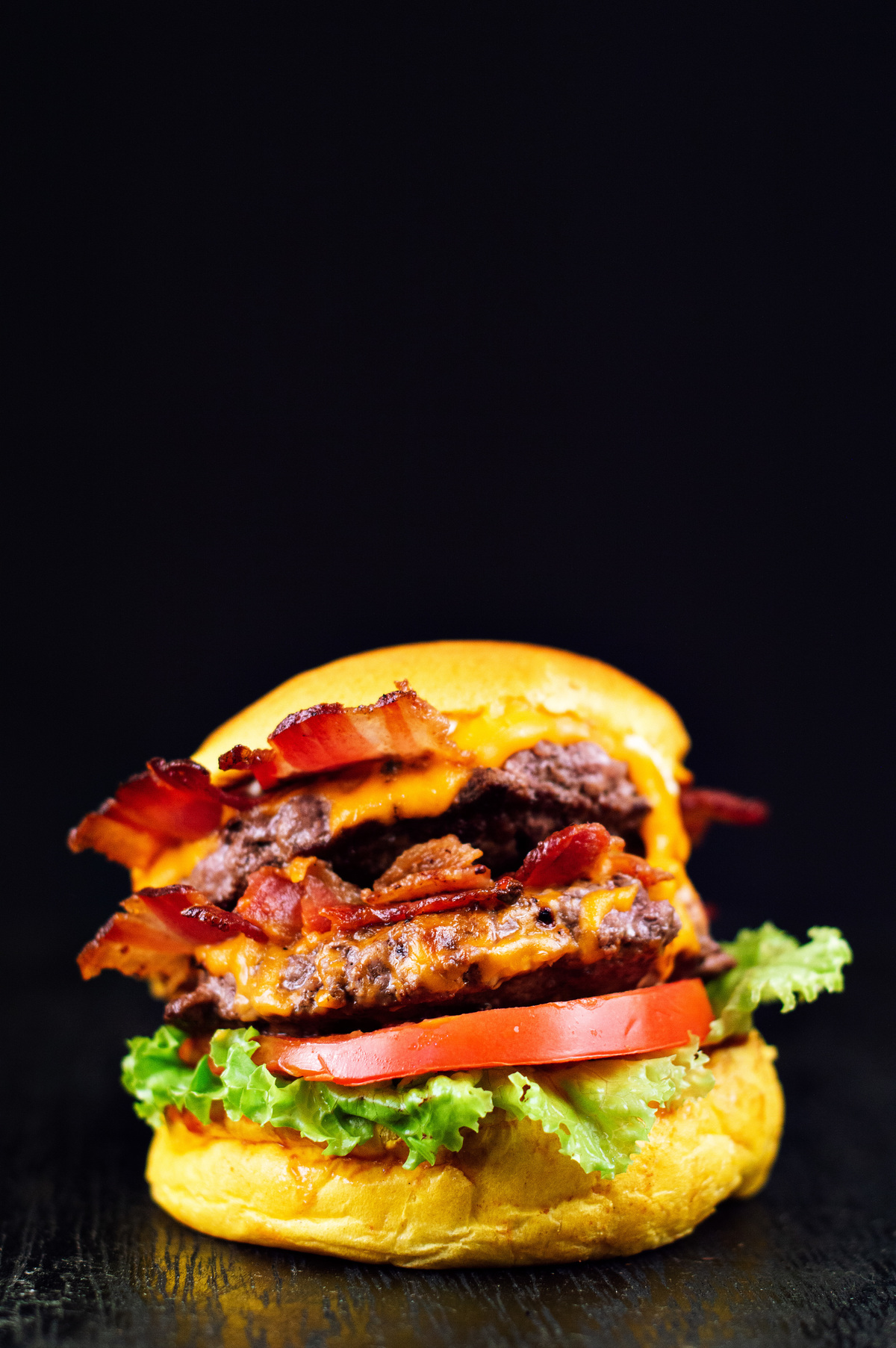 Fotógrafo de alimentos em Governador Valadares MG, fotógrafo gastronômico, fotografo de comida, fotografo de alimentos em São Mateus ES, hamburguer artesanal, Red Burguer Gv, fotografo de hamburguer, Agência Cricaré, Shanti Rabelo.