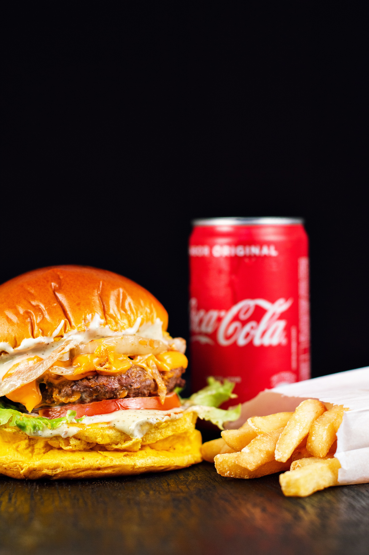 Fotógrafo de alimentos em Governador Valadares MG, fotógrafo gastronômico, fotografo de comida, fotografo de alimentos em São Mateus ES, hamburguer artesanal, Red Burguer Gv, fotografo de hamburguer, Agência Cricaré, Shanti Rabelo.