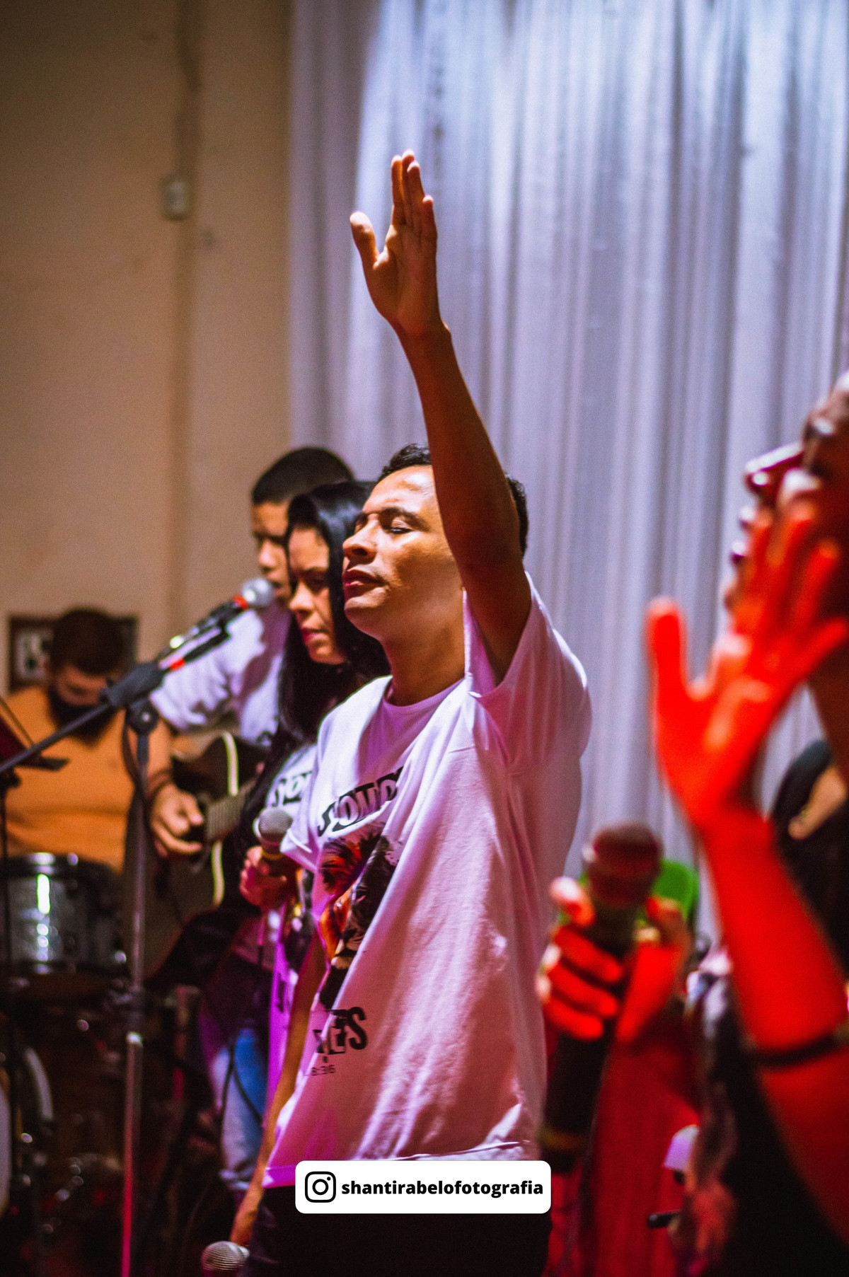 Fotografia de eventos em São Mateus, cobertura fotográfica de eventos, fotógrafo em São Mateus ES, Agência Cricaré, Shanti Rabelo, fotografia em cultos, fotos de congressos, foto de conferências, foto cristão capixaba, foto de músico, foto de pregador.