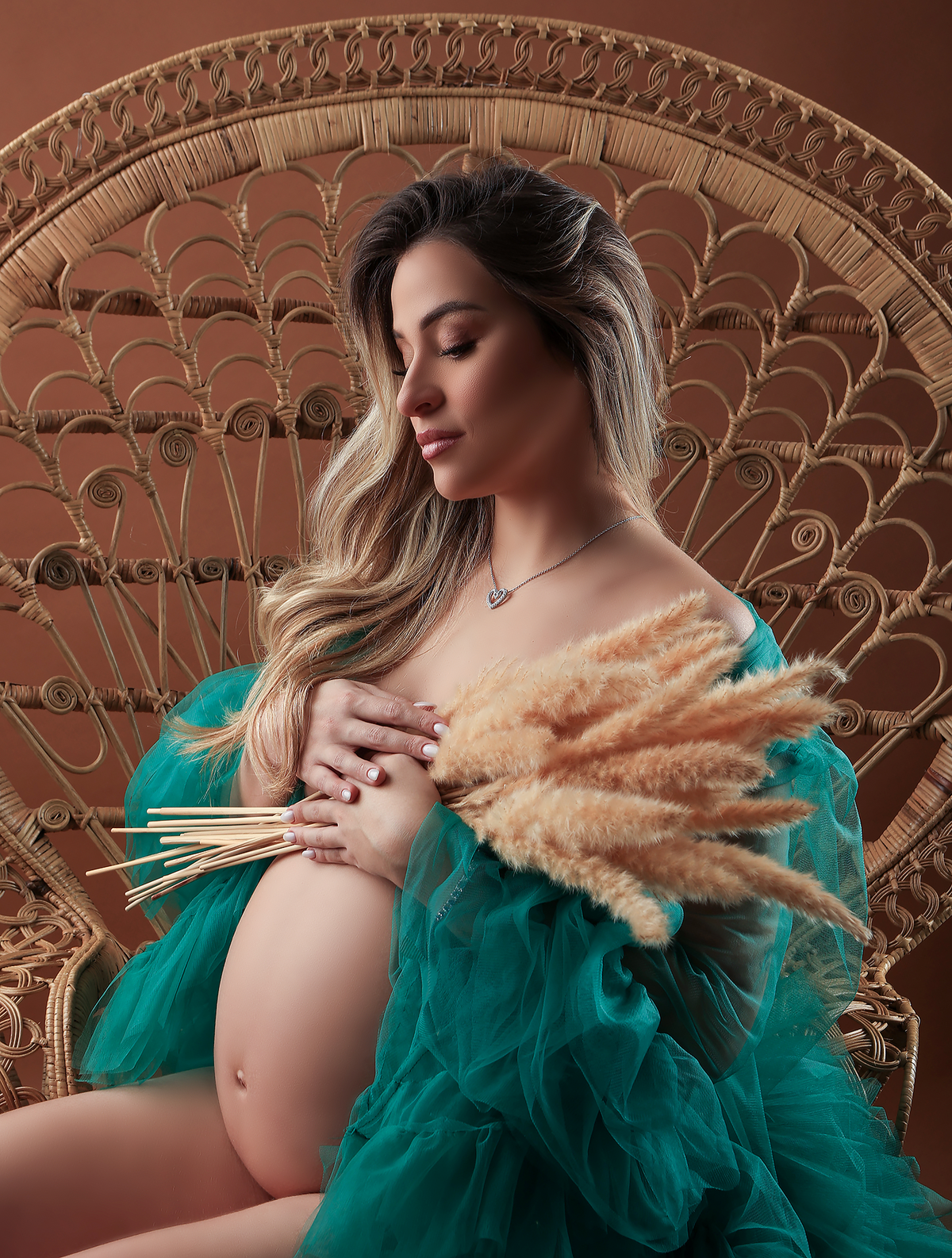 sessao de fotos em estudio para fotografia de gravida localizado em lisboa portugal asjbjch