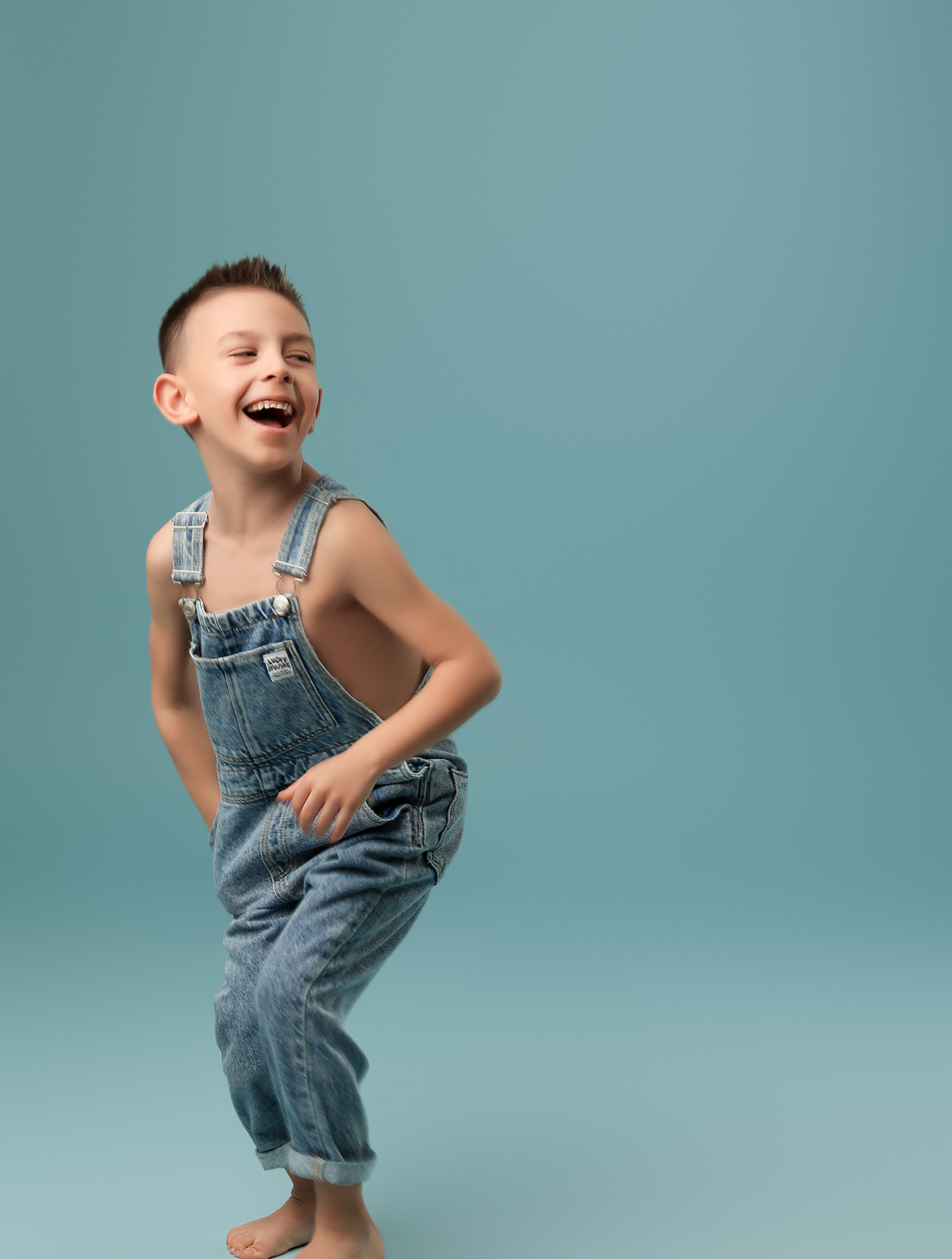 sessao fotografica mae e filho em estudio fotografico em lisboa portugal sajdhdfh