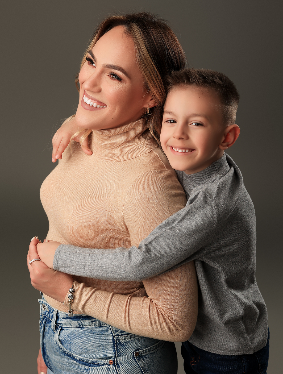 sessao fotografica mae e filho em estudio fotografico em lisboa portugal dhdkh