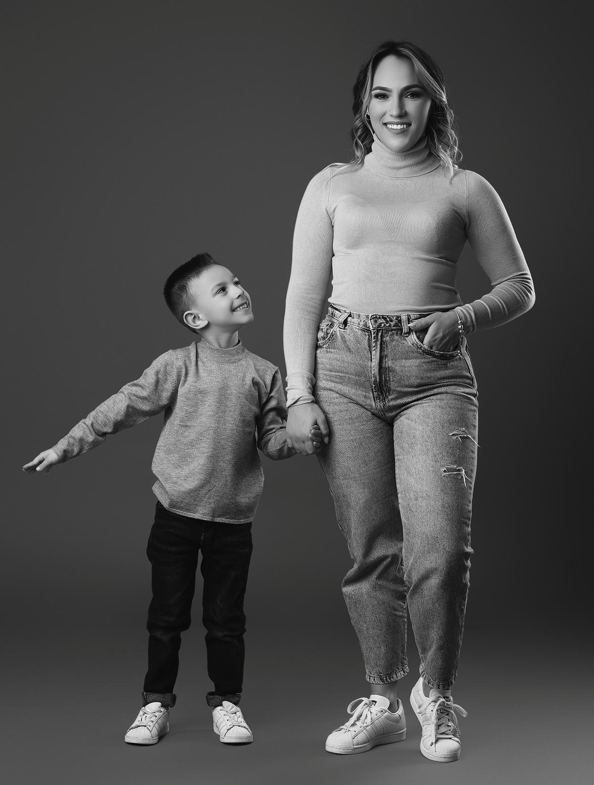 sessao fotografica mae e filho em estudio fotografico em lisboa portugal hsdjdfg