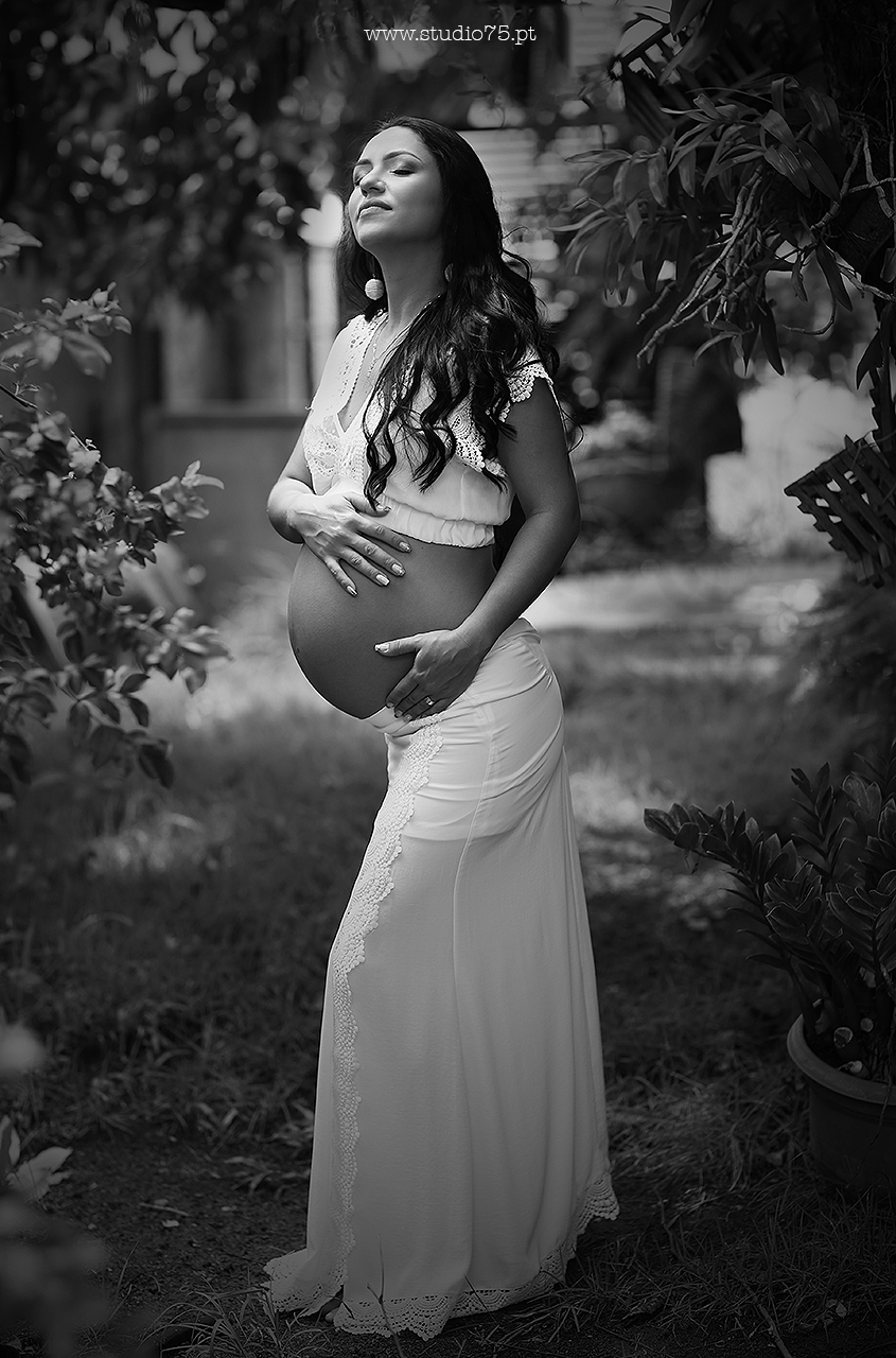 foto de gravida preta e branca