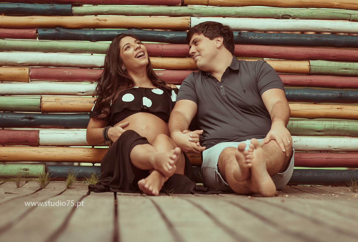 gestante com o marido sentado
