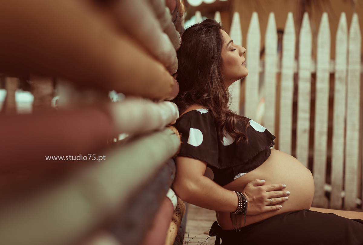 gestante com roupa preta