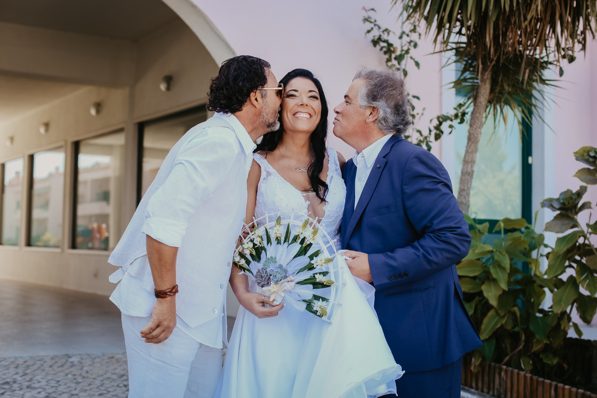 noiva com padrinhos na costa da caparica
