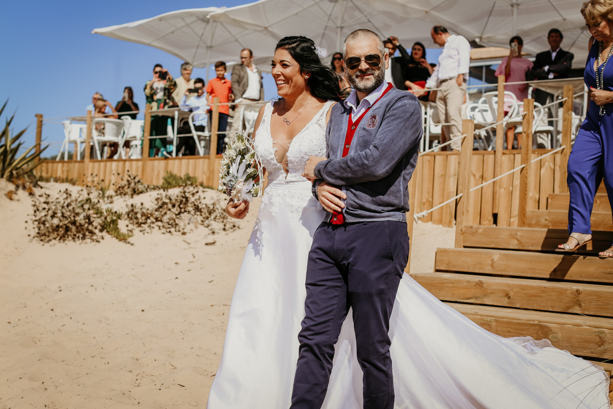 noiva casando na praia