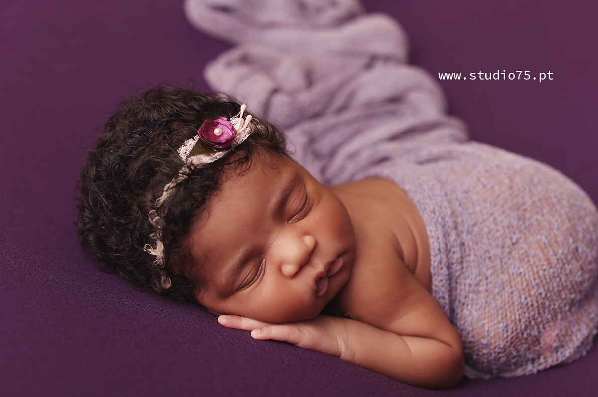 bebe menina faz sessão de newborn em sintra