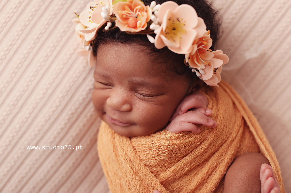 sessão recem nascido flores rosas em cascais lisboa
