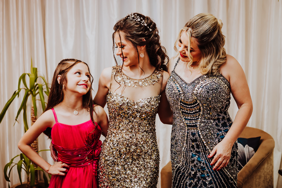 ANIVERSÁRIO 15 ANOS - DEBUTANTE - FOTOGRAFO EM ITAPEVA - ROBSON PRAXEDES - CHACARA VOVO LOURDES - POSES 15 ANOS