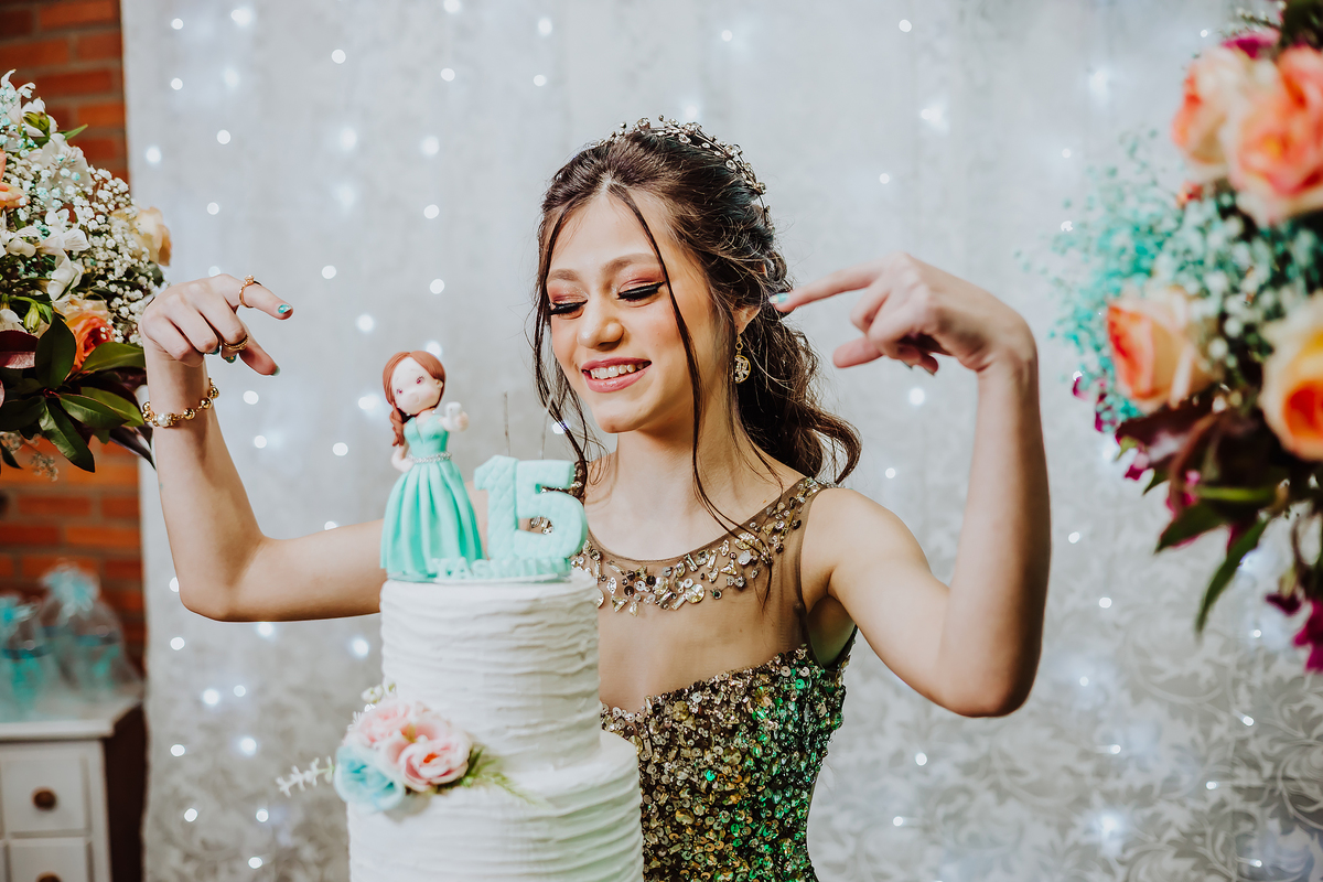 ANIVERSÁRIO 15 ANOS - DEBUTANTE - FOTOGRAFO EM ITAPEVA - ROBSON PRAXEDES - CHACARA VOVO LOURDES - POSES 15 ANOS