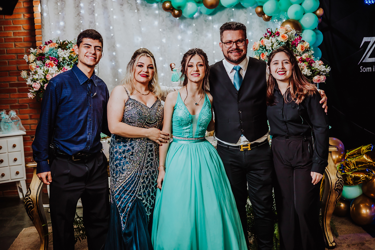 ANIVERSÁRIO 15 ANOS - DEBUTANTE - FOTOGRAFO EM ITAPEVA - ROBSON PRAXEDES - CHACARA VOVO LOURDES - POSES 15 ANOS