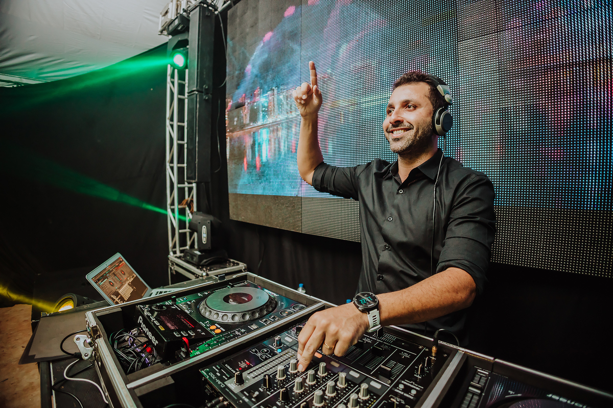 FOTOS DE ANIVERSARIO DE 15 ANOS - 15 ANOS - POSES 15 ANOS - FOTOGRAFO EM ITARARE - ROBSON PRAXEDES - ENSAIO FEMININO - CHACARA BABIZS - TONY BASILIO