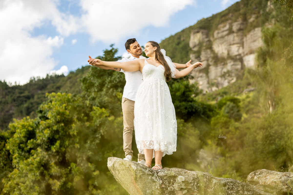 ENSAIO PRE CASAMENTO PARAISO DAS EPDRAS JAGUARIAIVA - PRE WEDDING PARAISO DAS PEDRAS - POSES ENSAIO PRE WEDDING - POSES ENSAIO CASAL - FOTOGRAFO EM JAGUARIAIVA ROBSON PRAXEDES - PARAISO DAS PEDRAS
