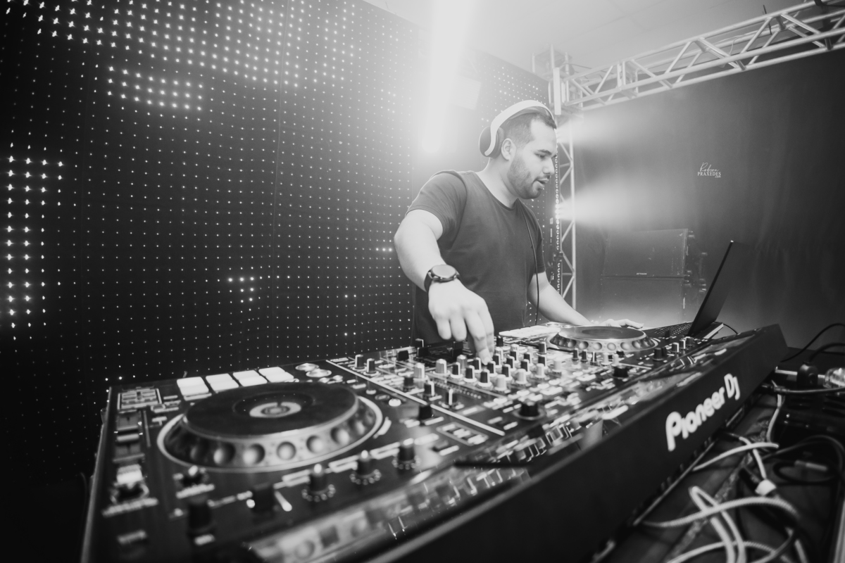 ANIVERSARIO 15 ANOS - FOTOGRAFO EM ITAPEVA ROBSON PRAXEDES - VINICIUS BUFFET E DECORACAO - ESPACO VERDE MICHETTI