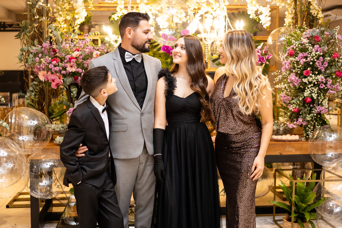 ANIVERSARIO 15 ANOS - FOTOGRAFO EM ITAPEVA ROBSON PRAXEDES - VINICIUS BUFFET E DECORACAO - ESPACO VERDE MICHETTI