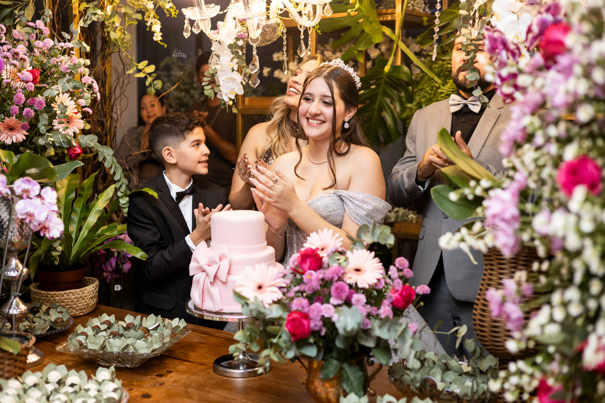 ANIVERSARIO 15 ANOS - FOTOGRAFO EM ITAPEVA ROBSON PRAXEDES - VINICIUS BUFFET E DECORACAO - ESPACO VERDE MICHETTI