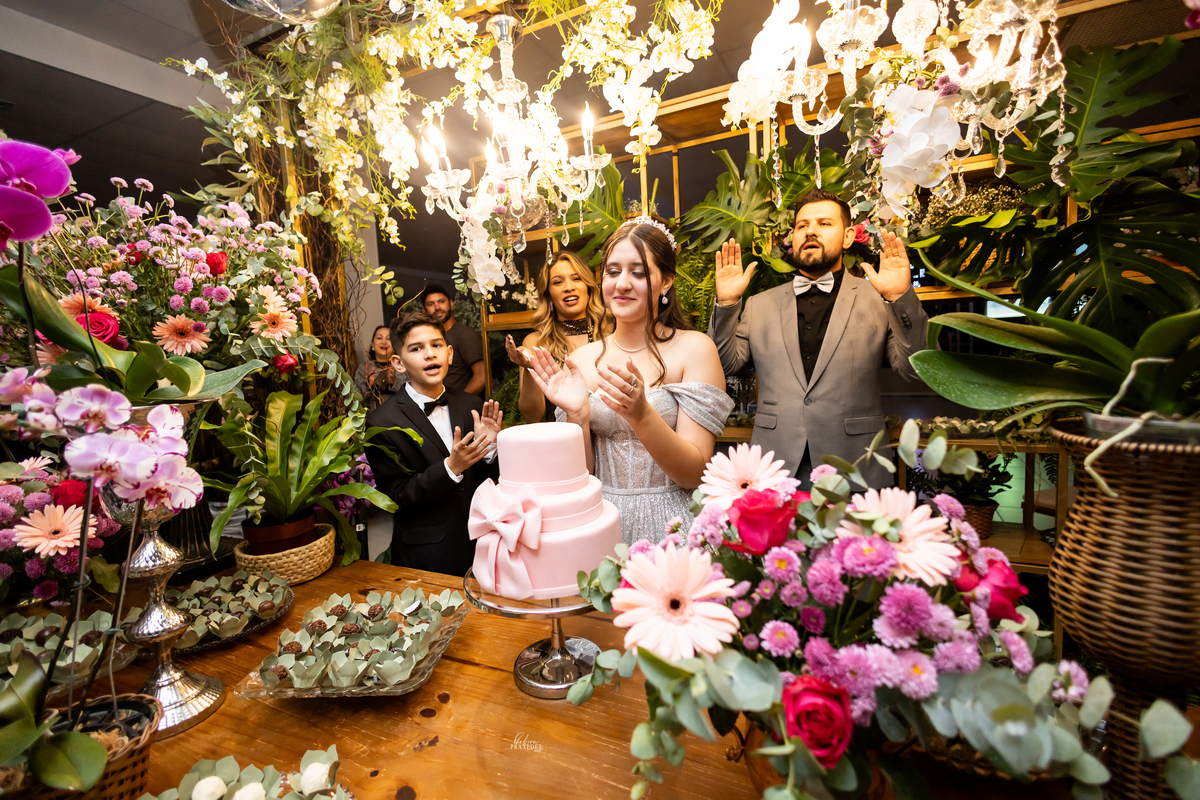 ANIVERSARIO 15 ANOS - FOTOGRAFO EM ITAPEVA ROBSON PRAXEDES - VINICIUS BUFFET E DECORACAO - ESPACO VERDE MICHETTI