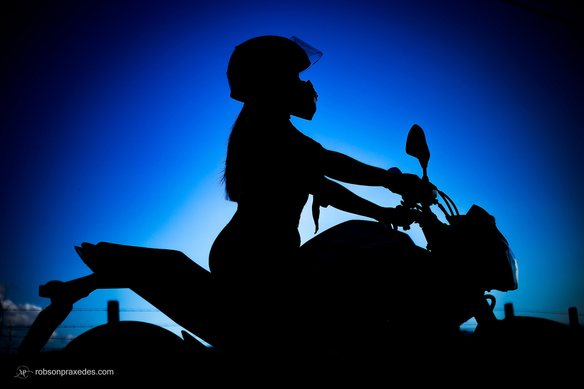 ENSAIO FEMININO COM MOTO - ROBSON PRAXEDES - FOTOGRAFO EM NOVA CAMPINA E ITAPEVA - ENSAIO COM MOTO