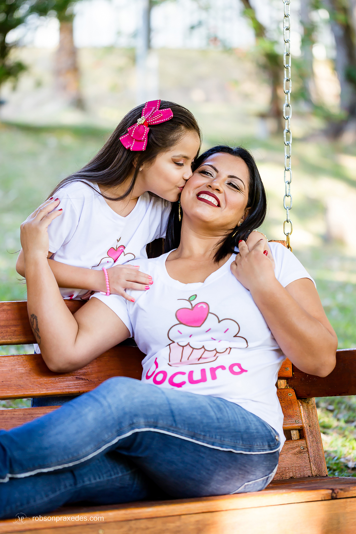 ENSAIO MAE E FILHA - ROBSON PRAXEDES - FOTOGRAFO EM ITAPEVA E NOVA CAMPINA - POSES PARA ENSAIO MAE E FILHA - PESQUEIRO RECANTO DOS PASSAROS