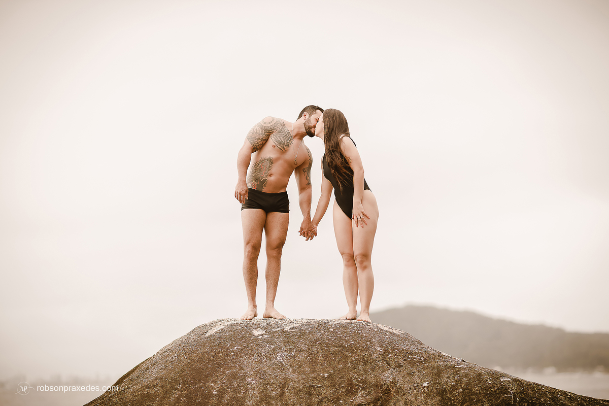 ENSAIO PRE CASAMENTO NA PRAIA - MATINHOS - FOTOGRAFO EM ITAPEVA - ROBSON PRAXEDES - POSES ENSAIO CASAL - POSES ENSAIO PRE CASAMENTO - ENSAIO NA PRAIA