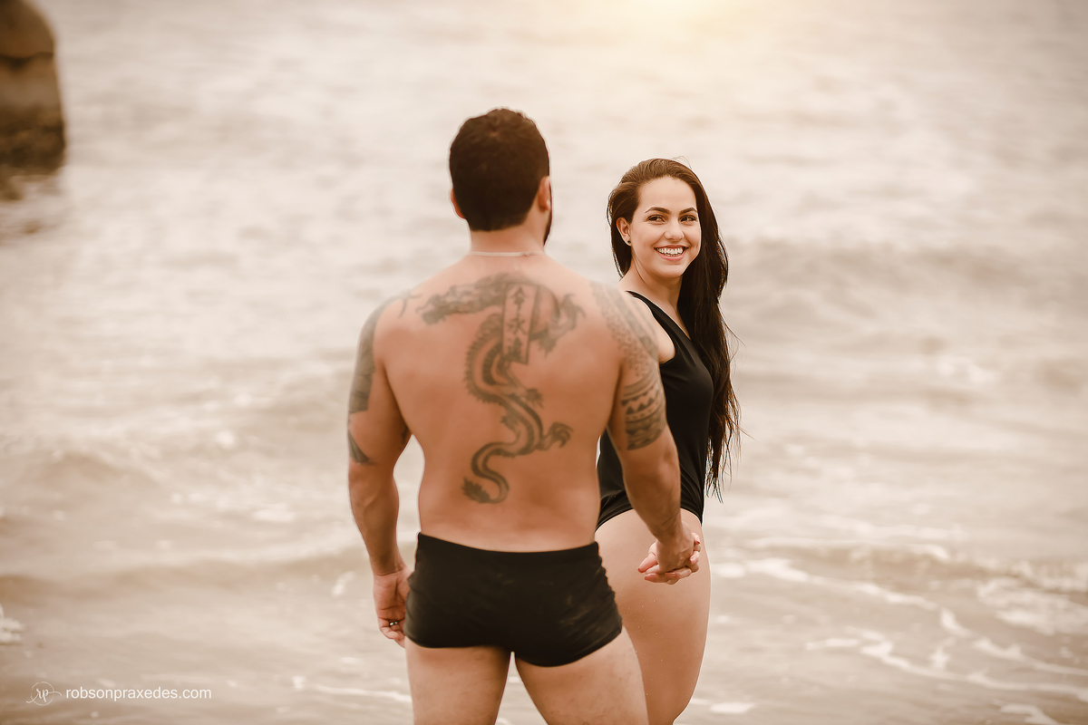 ENSAIO PRE CASAMENTO NA PRAIA - MATINHOS - FOTOGRAFO EM ITAPEVA - ROBSON PRAXEDES - POSES ENSAIO CASAL - POSES ENSAIO PRE CASAMENTO - ENSAIO NA PRAIA