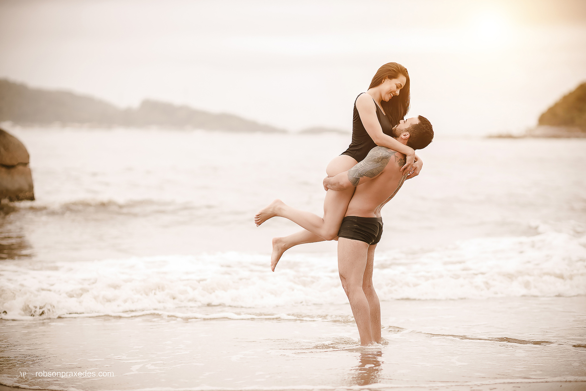 ENSAIO PRE CASAMENTO NA PRAIA - MATINHOS - FOTOGRAFO EM ITAPEVA - ROBSON PRAXEDES - POSES ENSAIO CASAL - POSES ENSAIO PRE CASAMENTO - ENSAIO NA PRAIA