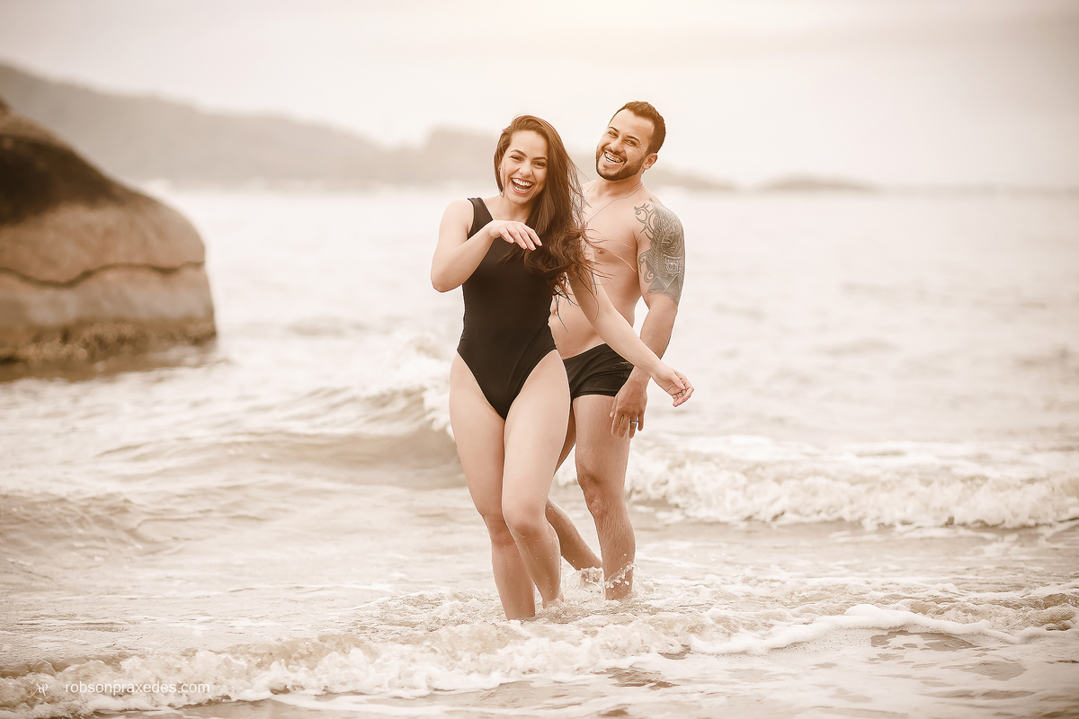 ENSAIO PRE CASAMENTO NA PRAIA - MATINHOS - FOTOGRAFO EM ITAPEVA - ROBSON PRAXEDES - POSES ENSAIO CASAL - POSES ENSAIO PRE CASAMENTO - ENSAIO NA PRAIA