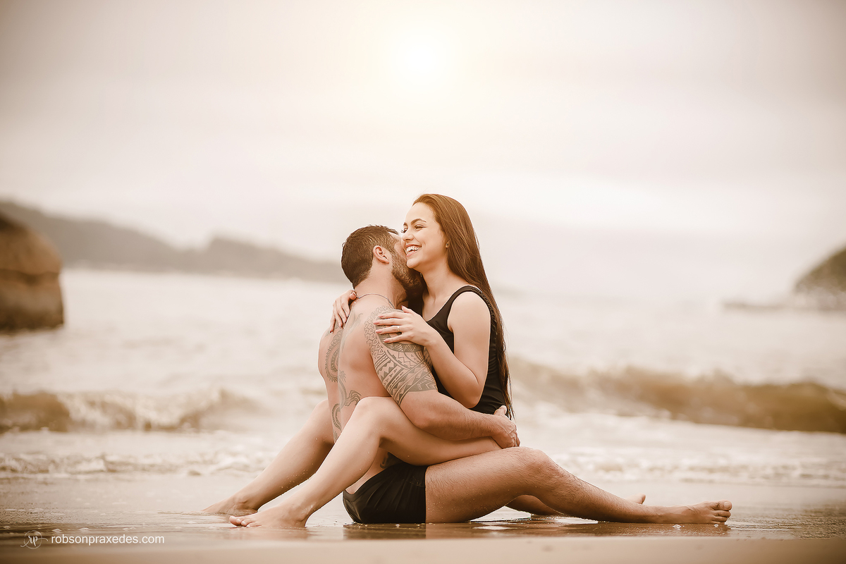 ENSAIO PRE CASAMENTO NA PRAIA - MATINHOS - FOTOGRAFO EM ITAPEVA - ROBSON PRAXEDES - POSES ENSAIO CASAL - POSES ENSAIO PRE CASAMENTO - ENSAIO NA PRAIA