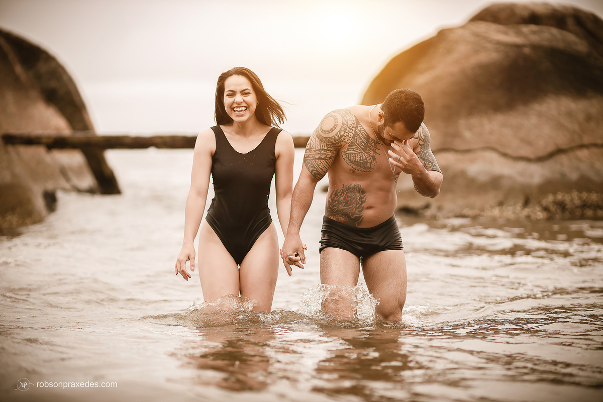ENSAIO PRE CASAMENTO NA PRAIA - MATINHOS - FOTOGRAFO EM ITAPEVA - ROBSON PRAXEDES - POSES ENSAIO CASAL - POSES ENSAIO PRE CASAMENTO - ENSAIO NA PRAIA
