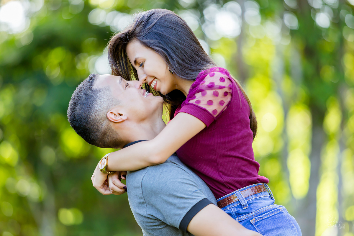 POSES ENSAIO PRE CASAMENTO - PRE WEDDING - FOTOGRAFO EM ITAPEVA - ROBSON PRAXEDES - FOTOS CASAL - FOTOS PISCINA