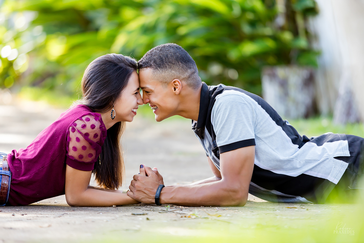 POSES ENSAIO PRE CASAMENTO - PRE WEDDING - FOTOGRAFO EM ITAPEVA - ROBSON PRAXEDES - FOTOS CASAL - FOTOS PISCINA