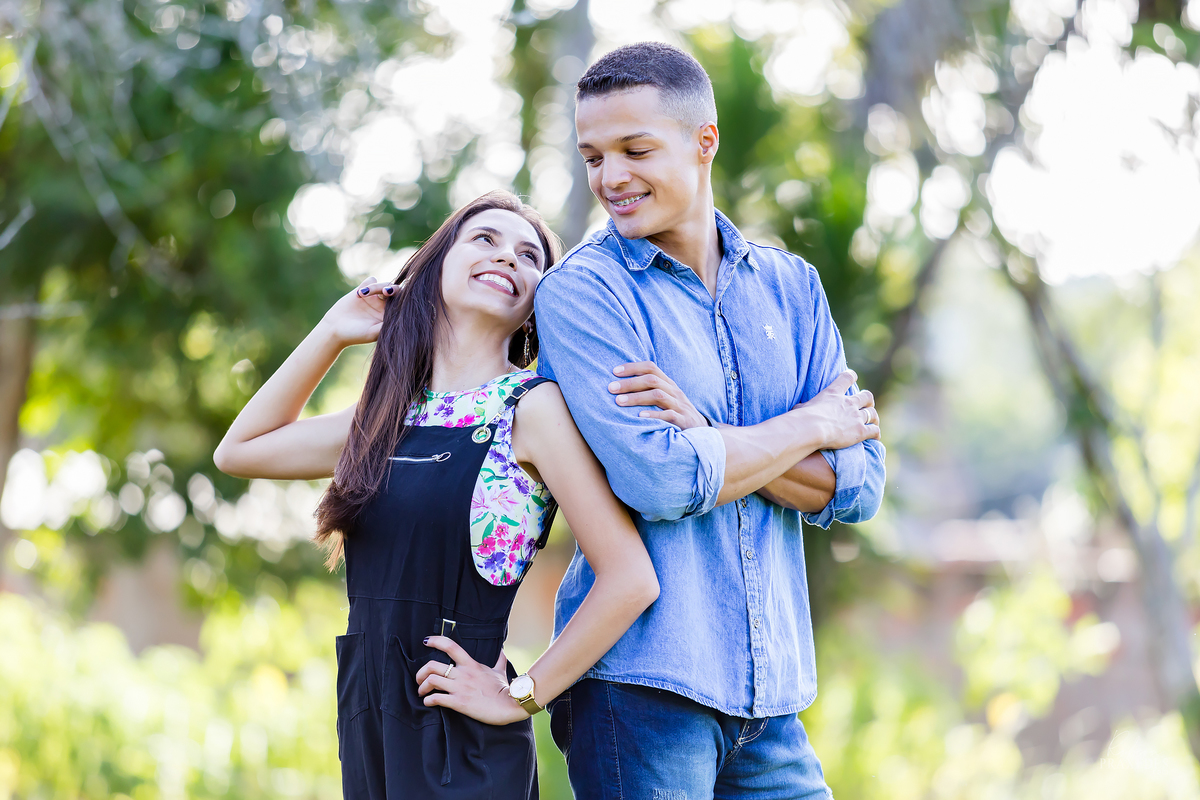 POSES ENSAIO PRE CASAMENTO - PRE WEDDING - FOTOGRAFO EM ITAPEVA - ROBSON PRAXEDES - FOTOS CASAL - FOTOS PISCINA