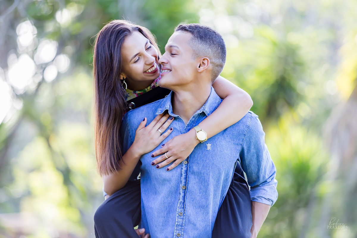 POSES ENSAIO PRE CASAMENTO - PRE WEDDING - FOTOGRAFO EM ITAPEVA - ROBSON PRAXEDES - FOTOS CASAL - FOTOS PISCINA