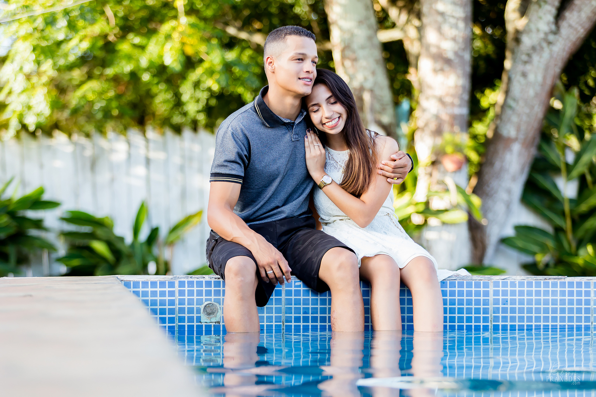POSES ENSAIO PRE CASAMENTO - PRE WEDDING - FOTOGRAFO EM ITAPEVA - ROBSON PRAXEDES - FOTOS CASAL - FOTOS PISCINA