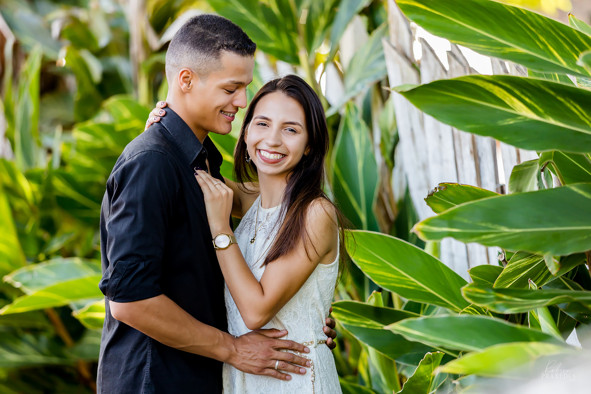 POSES ENSAIO PRE CASAMENTO - PRE WEDDING - FOTOGRAFO EM ITAPEVA - ROBSON PRAXEDES - FOTOS CASAL - FOTOS PISCINA