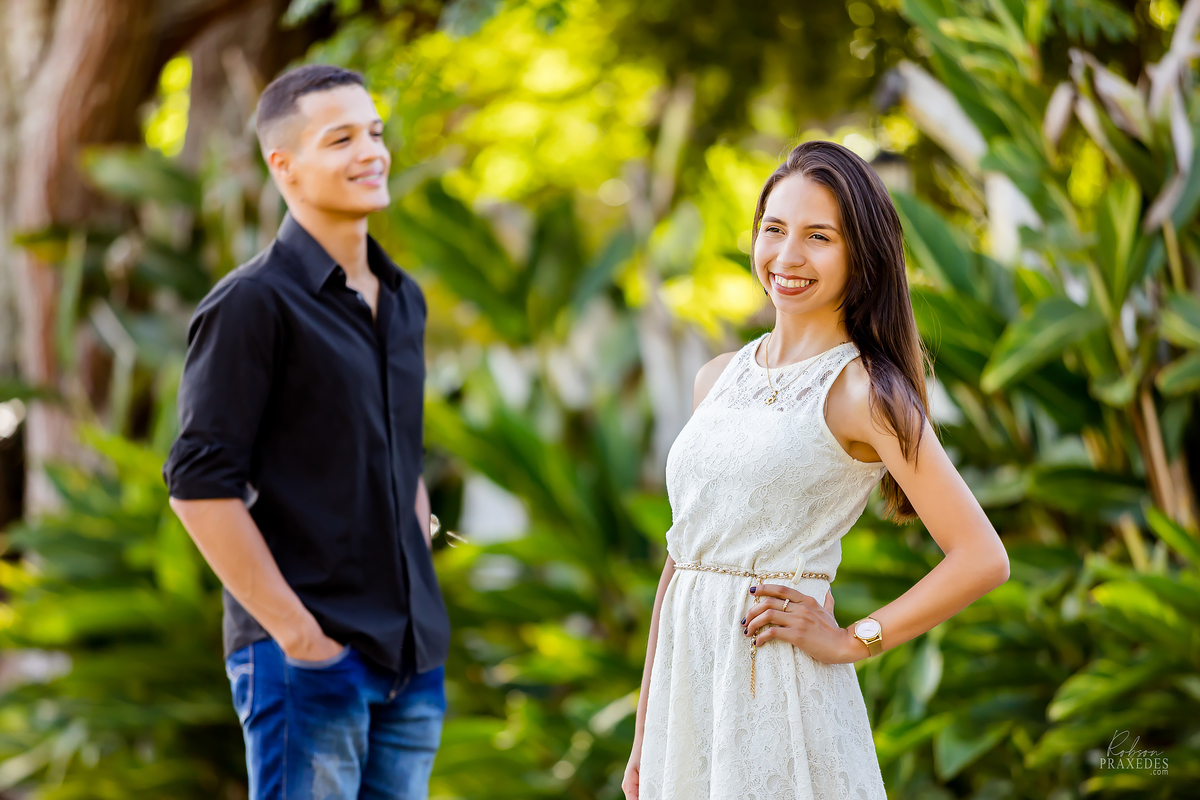 POSES ENSAIO PRE CASAMENTO - PRE WEDDING - FOTOGRAFO EM ITAPEVA - ROBSON PRAXEDES - FOTOS CASAL - FOTOS PISCINA