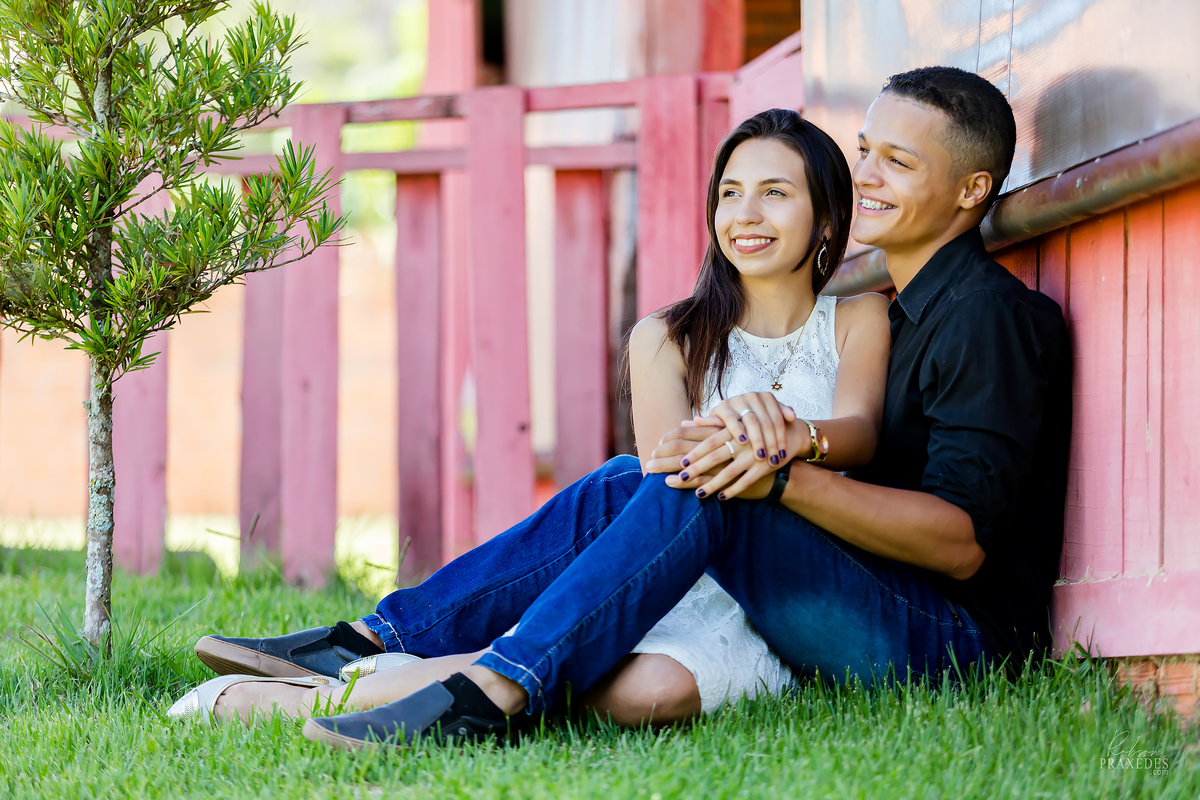 POSES ENSAIO PRE CASAMENTO - PRE WEDDING - FOTOGRAFO EM ITAPEVA - ROBSON PRAXEDES - FOTOS CASAL - FOTOS PISCINA