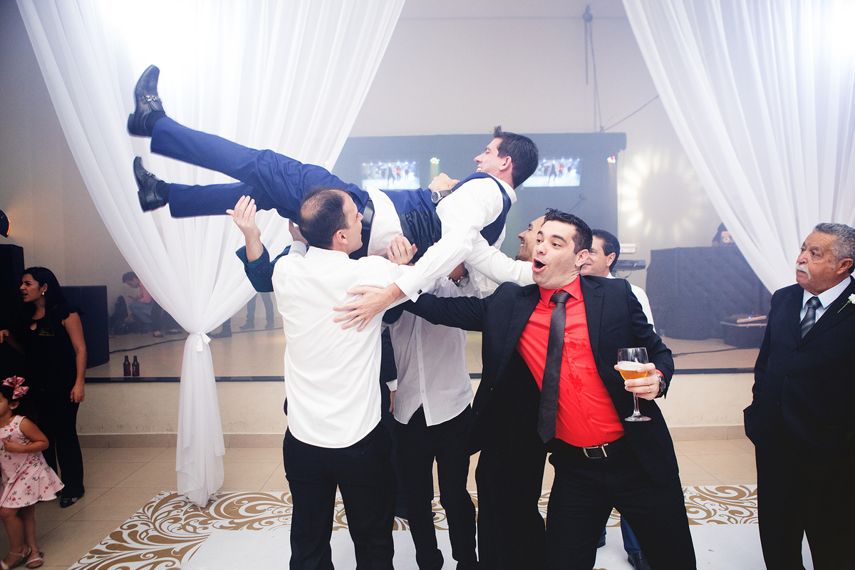 jogando noivo para cima