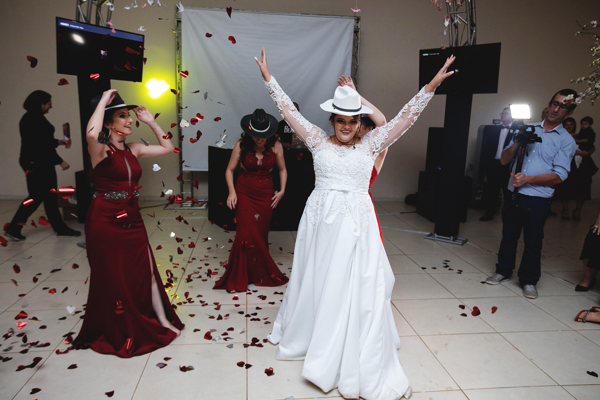 dança da noiva com as madrinhas fotos balada erik faria fotografo casamento perfeito fotografo de casamento fotografo 