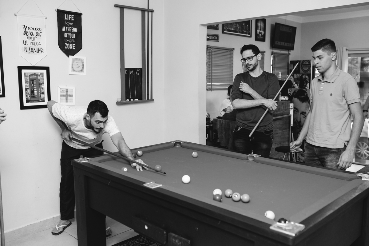 making of noivo com padrinhos
making of noivo em barbearia fotos balada erik faria fotografo casamento perfeito fotografo de casamento fotografo 