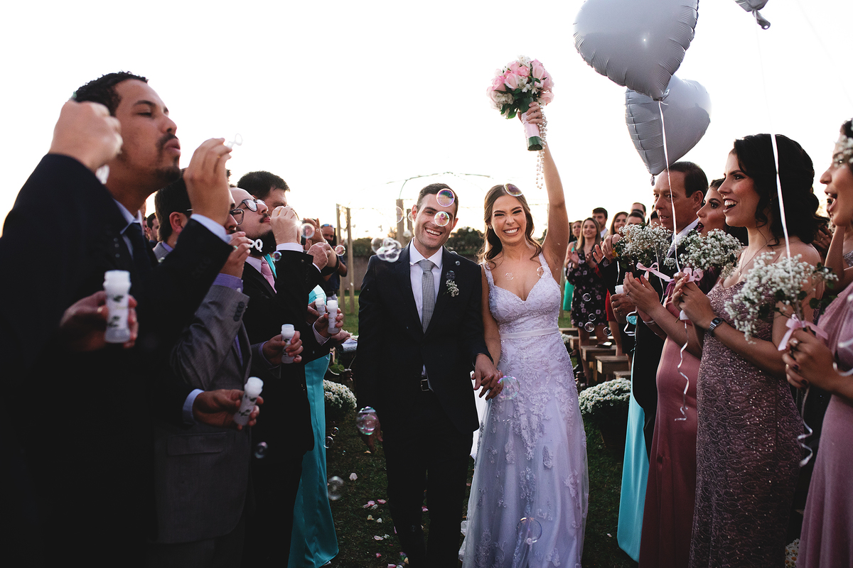 saida dos noivos bola de sabão erik faria fotografo casamento perfeito fotografo de casamento fotografo 