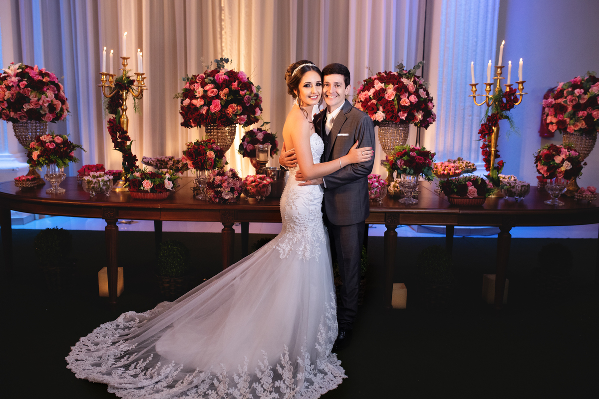 fotos de casamento na mesa do bolo erik faria fotografo fotografo de casamento fotografo de casamento rio preto
