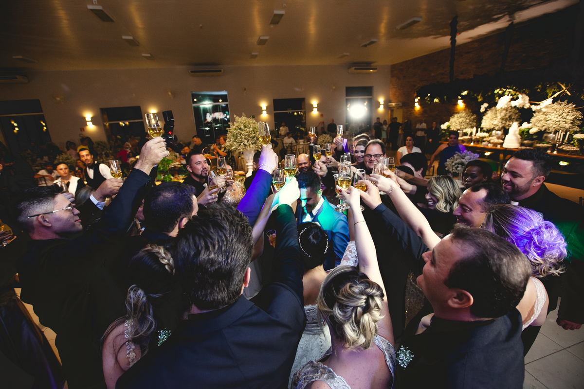 fotografo de casamento melhor fotografo de casamento rio preto erik faria fotografo luana nicolete  brinde dos noivos