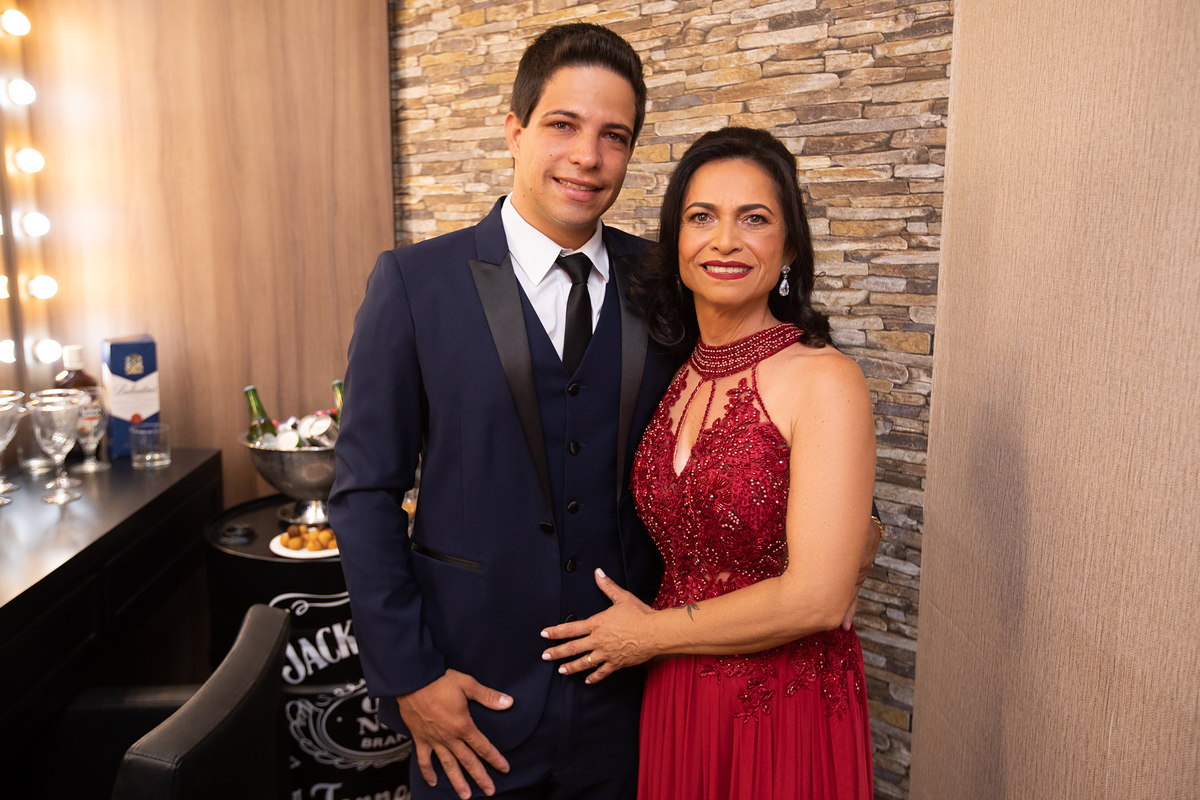 foto noivo com a mãe 